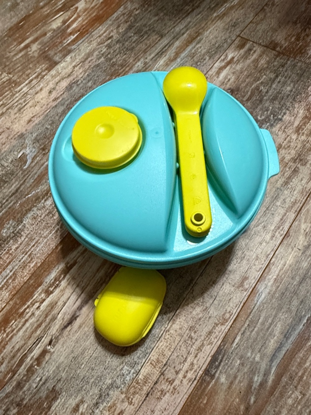 Tupperware Blue & Yellow Salad on the go  Bowl with spoon, knife and fork